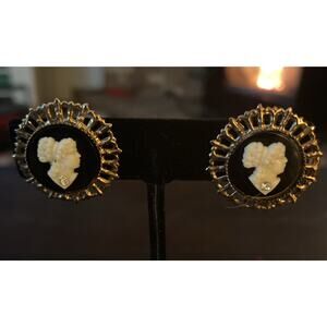 Vintage Black & Off White Victorian Style Costume Cameo Screw Back Earrings
